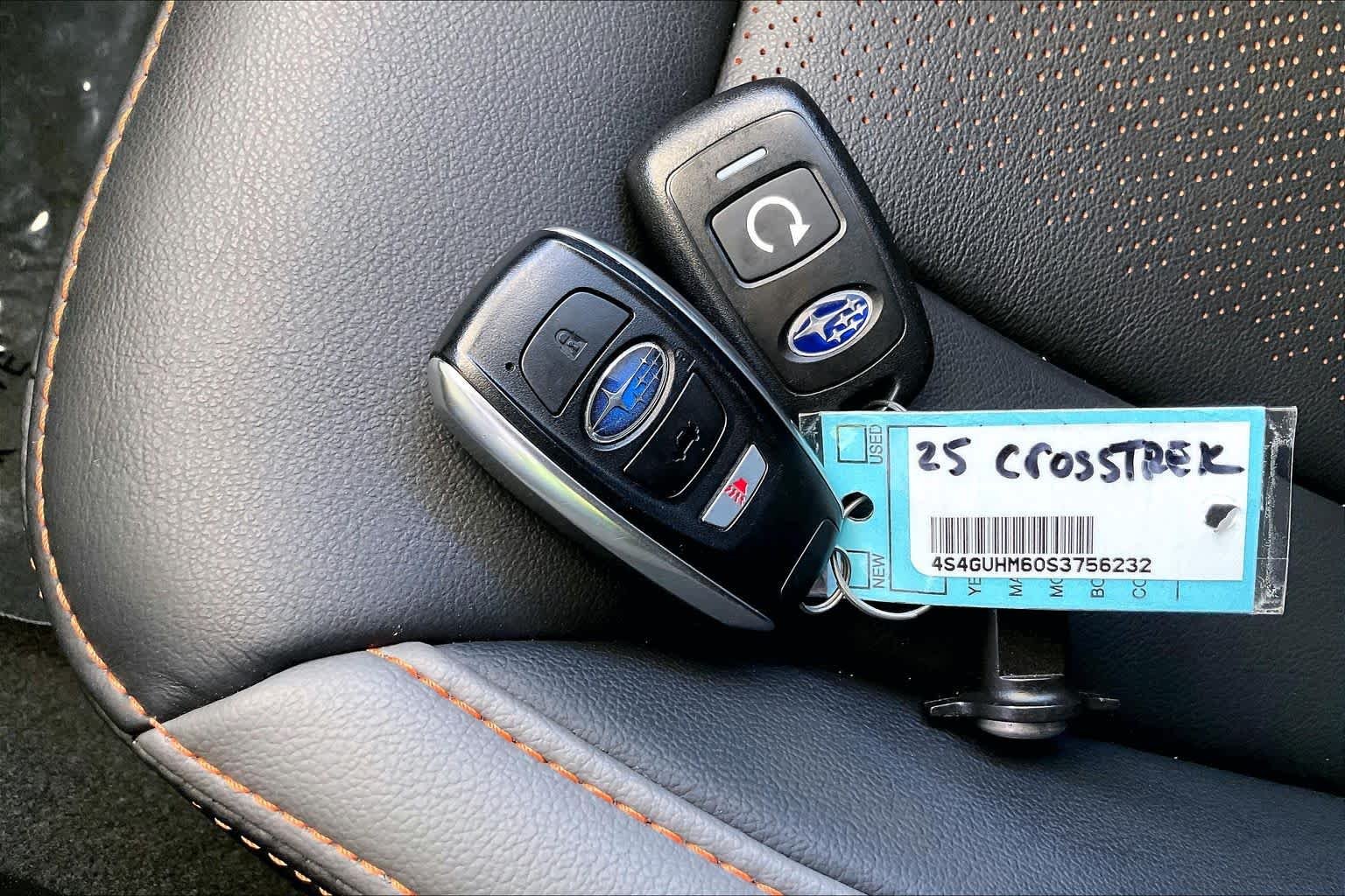 Used 2025 Ice Silver Metallic Subaru Limited image 14