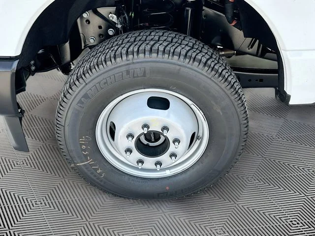 New 2026 Oxford White Ford XL image 17