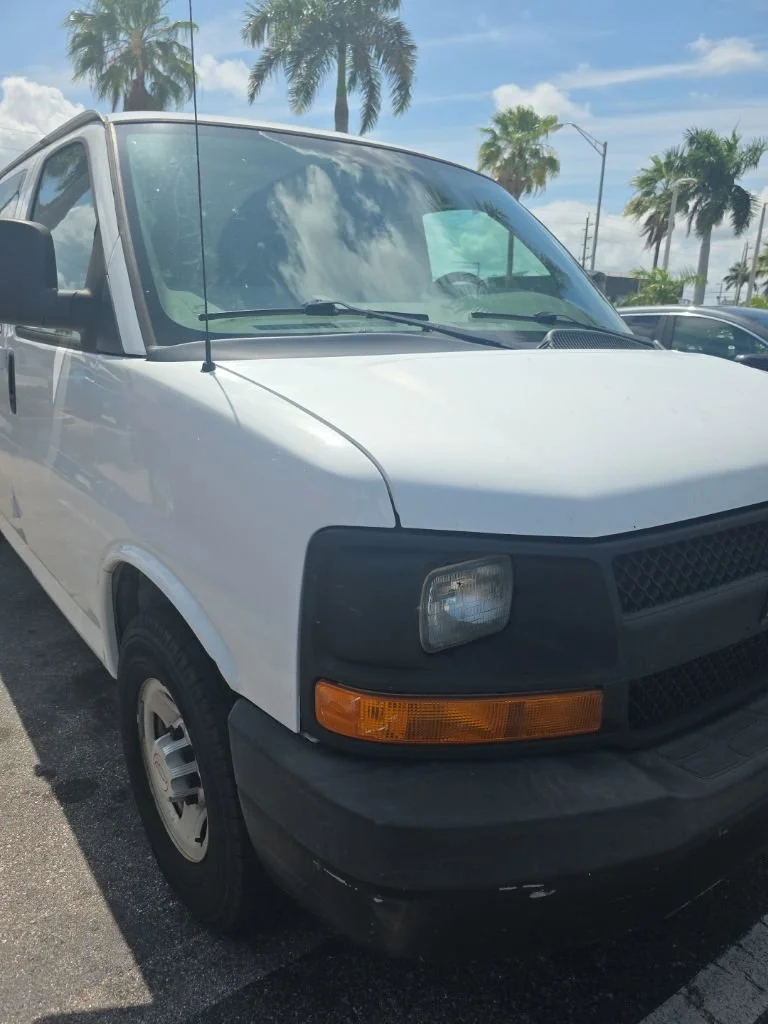 2014 Chevrolet Express's photo