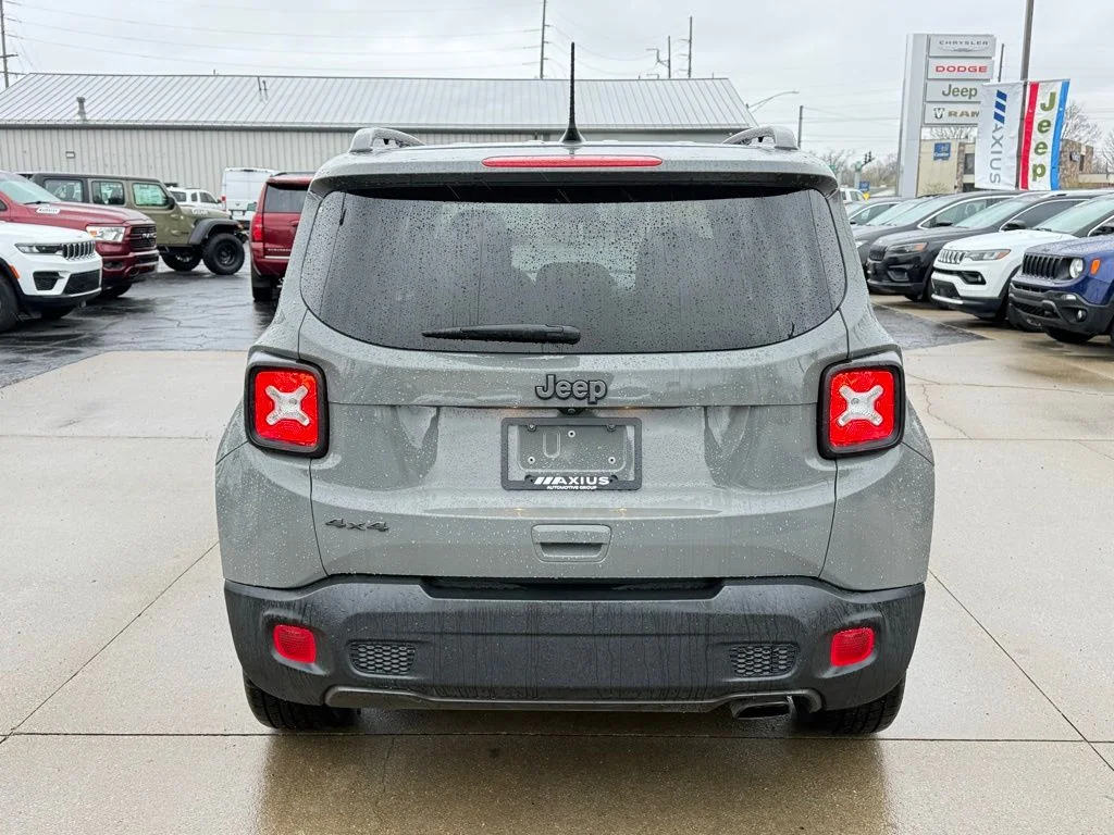 Used 2021 Gray Jeep Latitude image 6