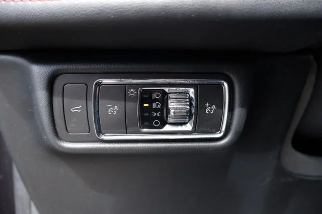 Used 2023 Black Metallic Lincoln Reserve image 14