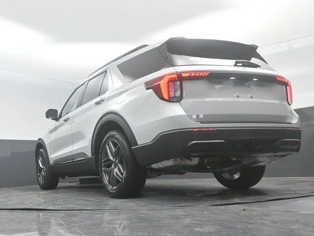 New 2027 Avalanche Gray Ford ST-Line image 24