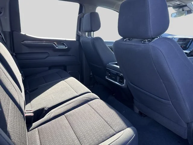 Used 2022 Silver GMC Elevation image 19