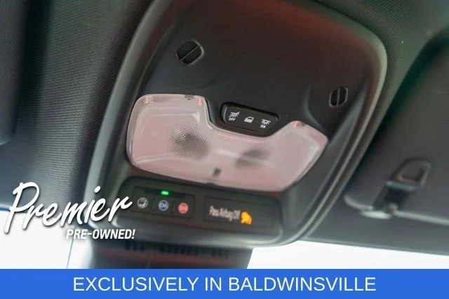 Used 2025 Summit White GMC Elevation image 30