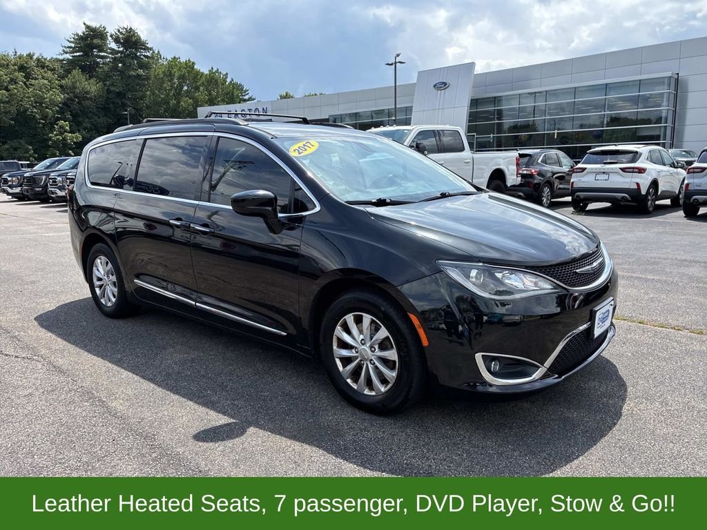 Used 2017 Black Chrysler Touring L image 3