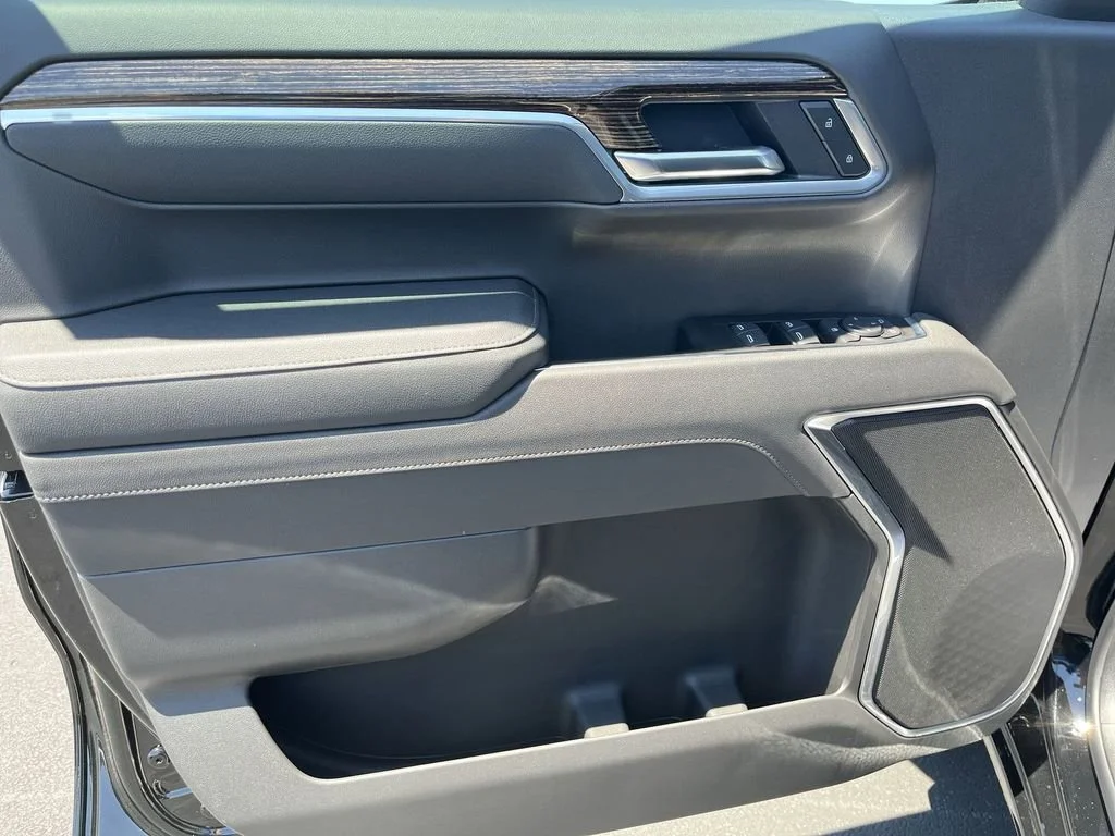 New 2026 Onyx Black GMC Elevation image 13