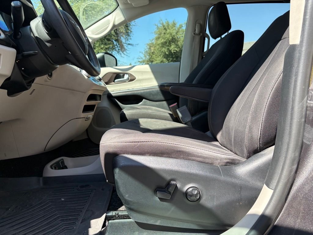 Used 2017 Gray Chrysler Touring image 7