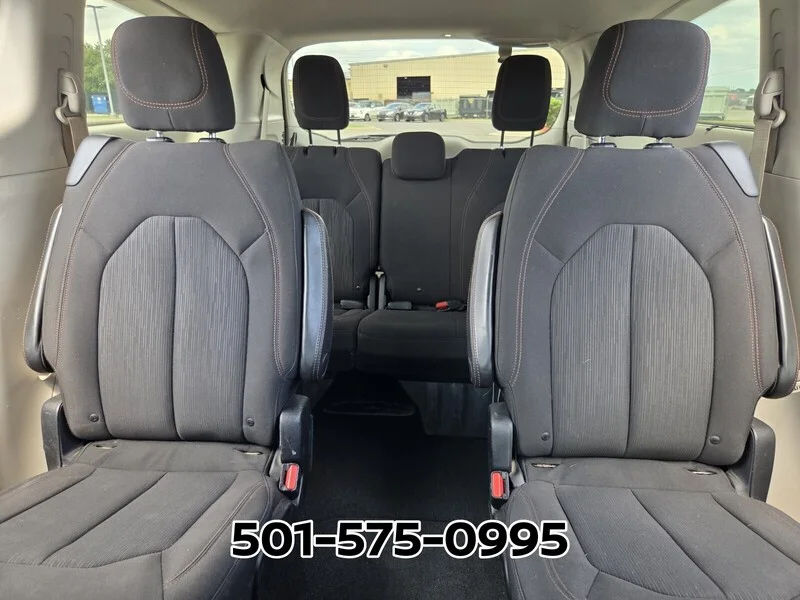 Used 2017 Crystal Metallic CHRYSLER TOURING FWD image 10