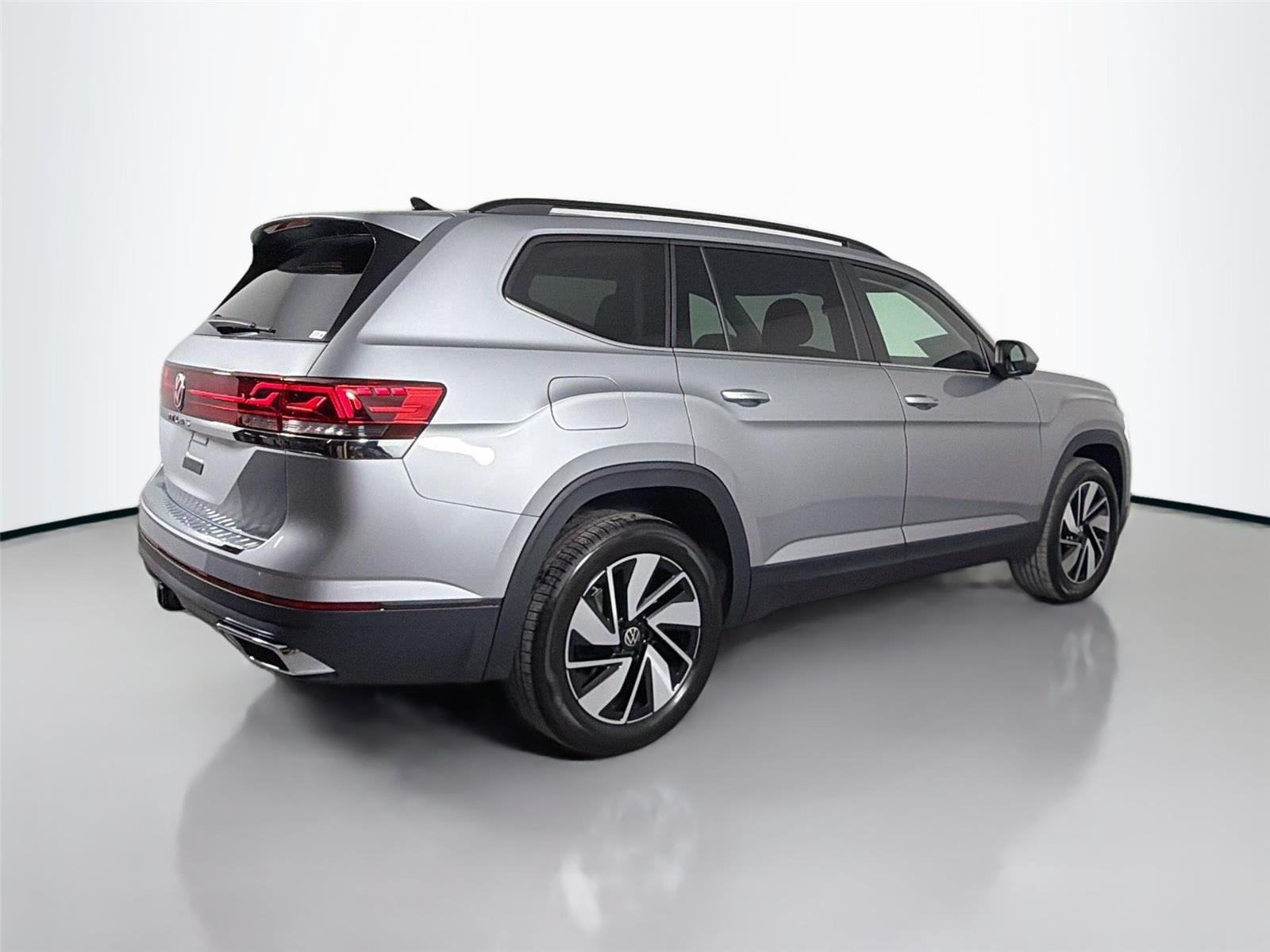 New 2026 Silver Mist Metallic Volkswagen 2.0T SE w/Technology image 5