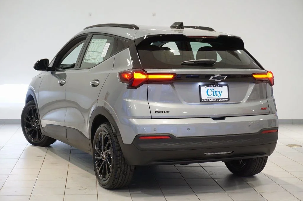 2027 Chevrolet Bolt RS - Photo 8