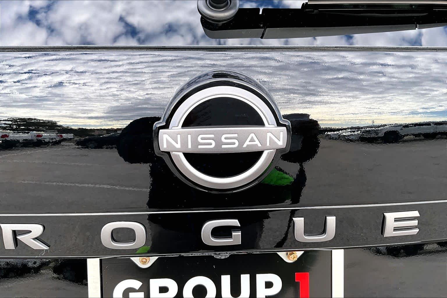 New 2027 Super Black Nissan SV image 15