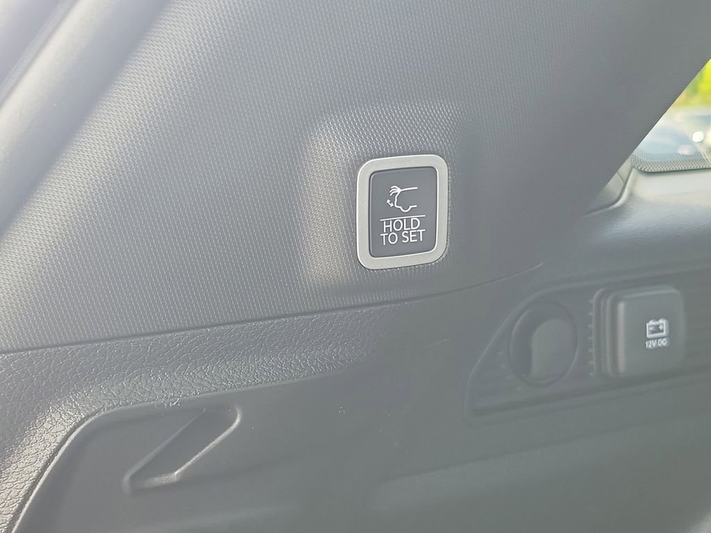 New 2026 Baltic Gray Metallic Clear-Coat Exterior Paint Jeep Limited Reserve image 9