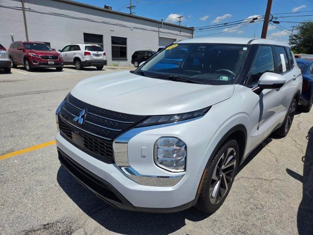 2022 Mitsubishi Outlander ES
