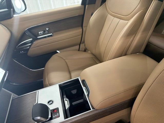 New 2026 Eiger Grey Land Rover SE image 34