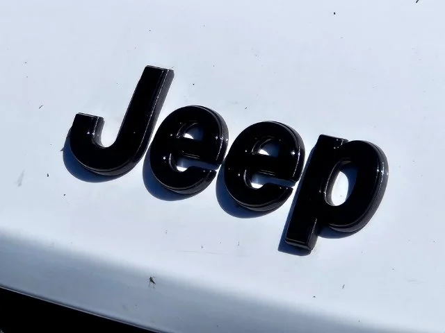 Used 2021 White Jeep Altitude image 12