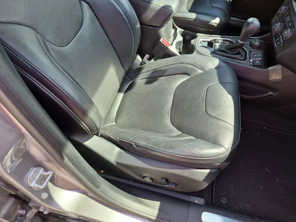 Used 2020 Silver Jeep Limited image 24