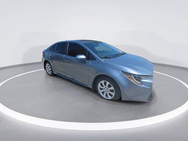 Used 2025  Toyota LE image 2
