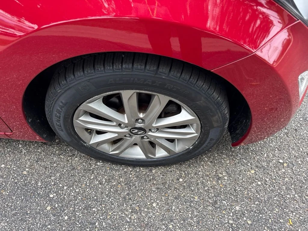 Used 2014 Red Hyundai SE image 5