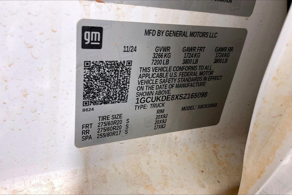 Used 2025 White Chevrolet LT image 3