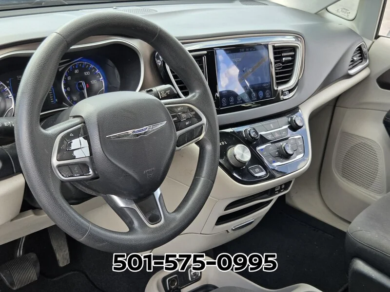 Used 2017 Crystal Metallic CHRYSLER TOURING FWD image 8