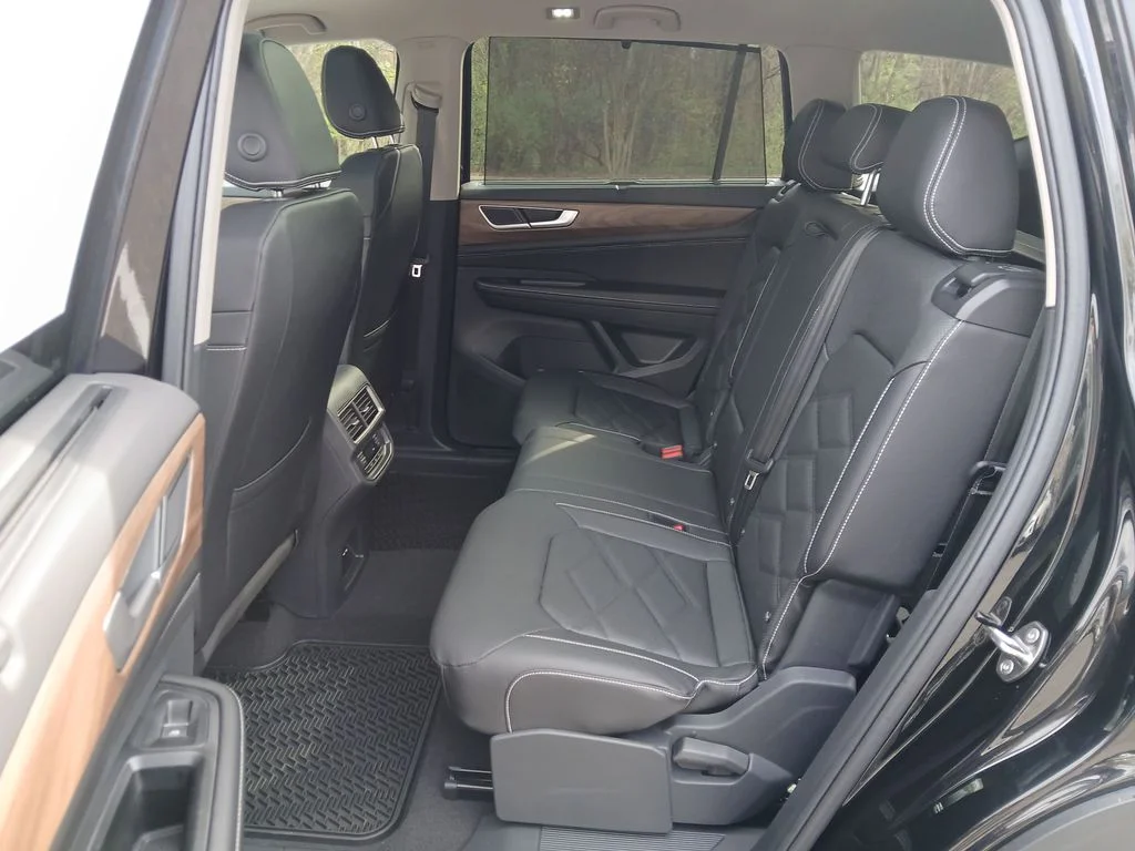 New 2026 Black Volkswagen 2.0T SE w/Technology image 24