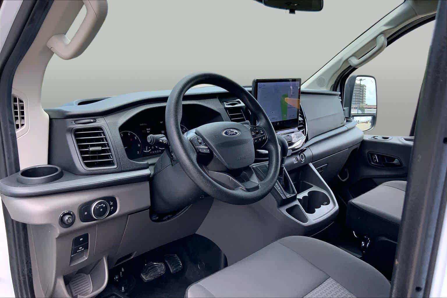 Used 2025 Oxford White Ford XLT image 17