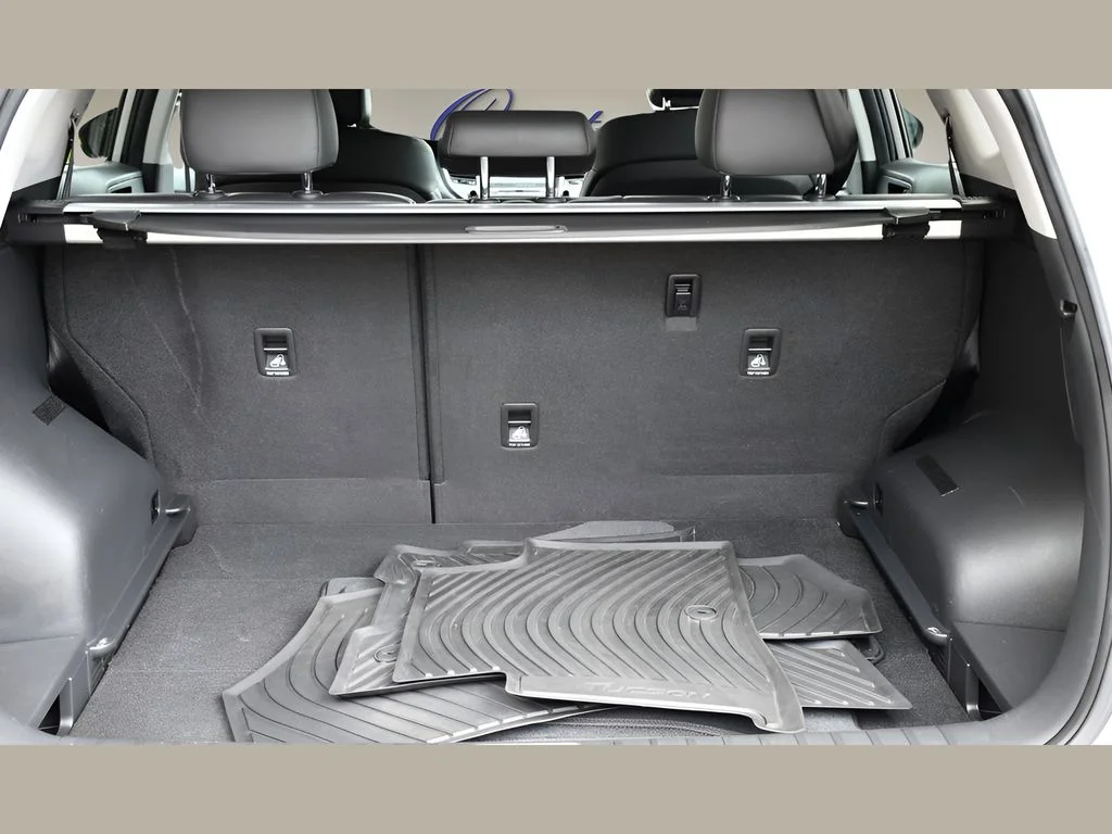 Used 2016 Chromium Silver Hyundai Limited image 22