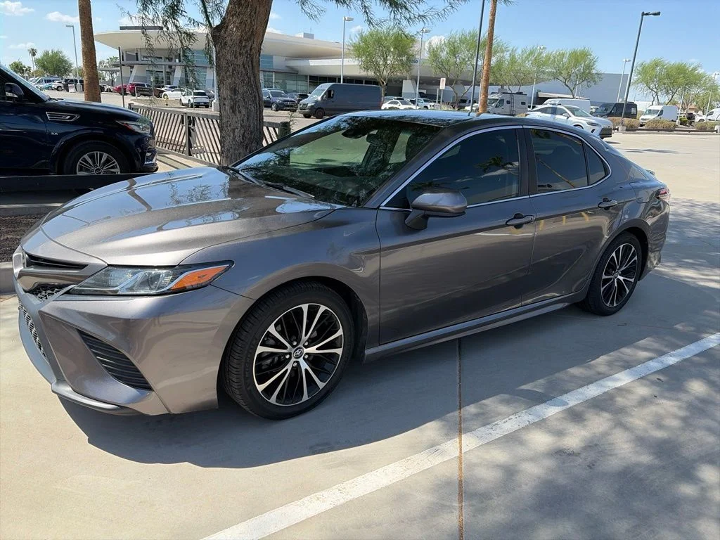 Used 2018 Gray Toyota SE image 1
