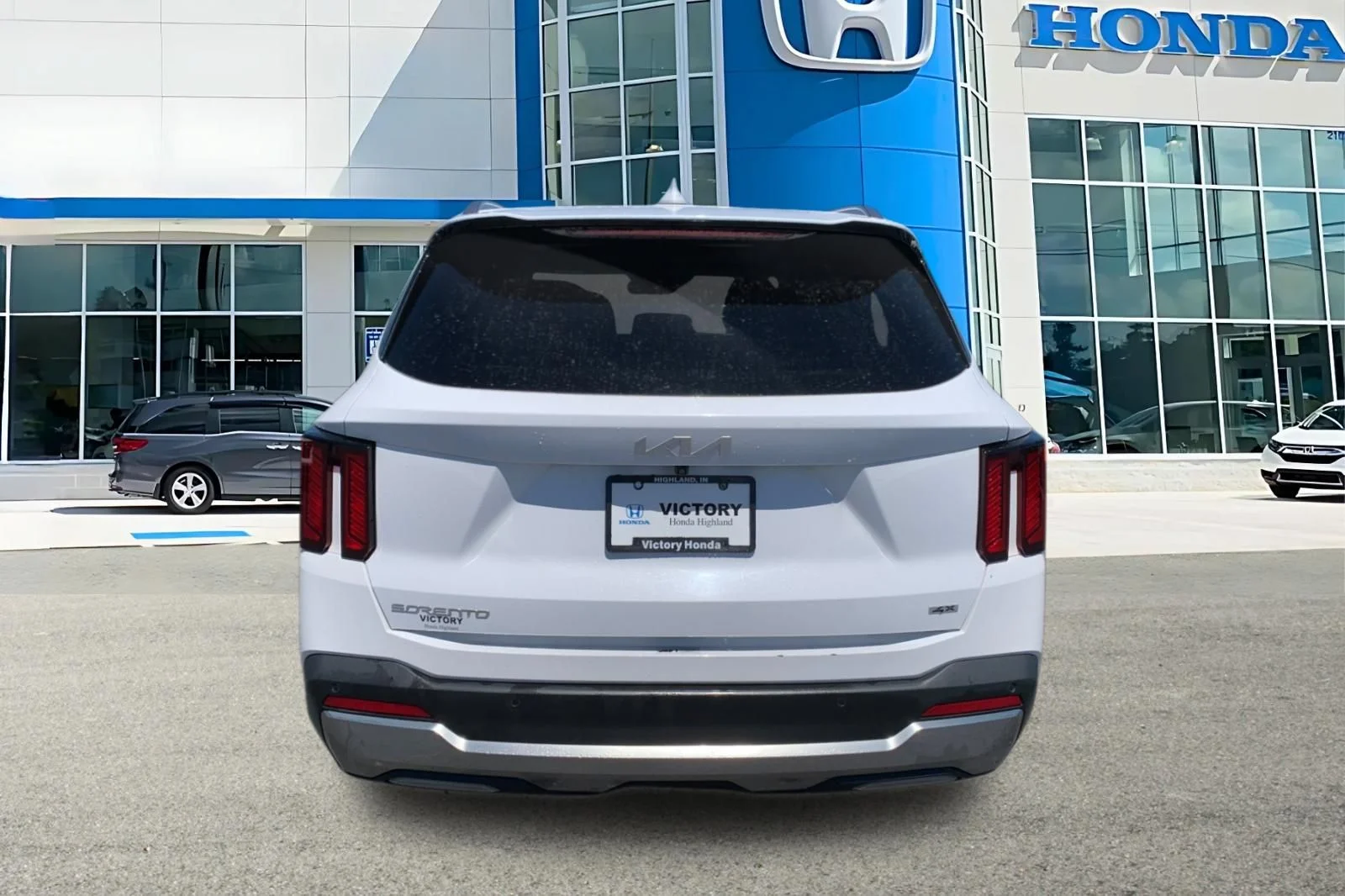 Used 2024 White Kia S image 4