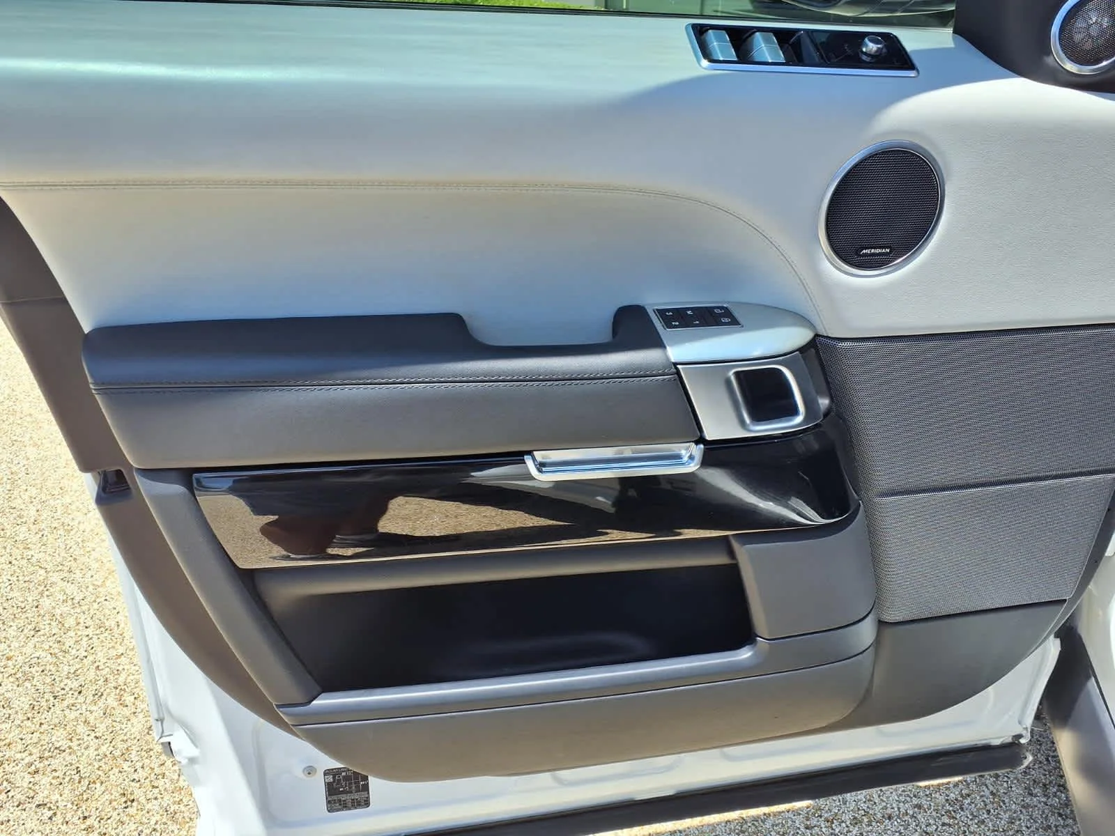 Used 2022 Fuji White Land Rover SVR image 22
