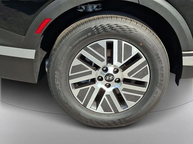 New 2026 Black Hyundai SEL Premium image 6