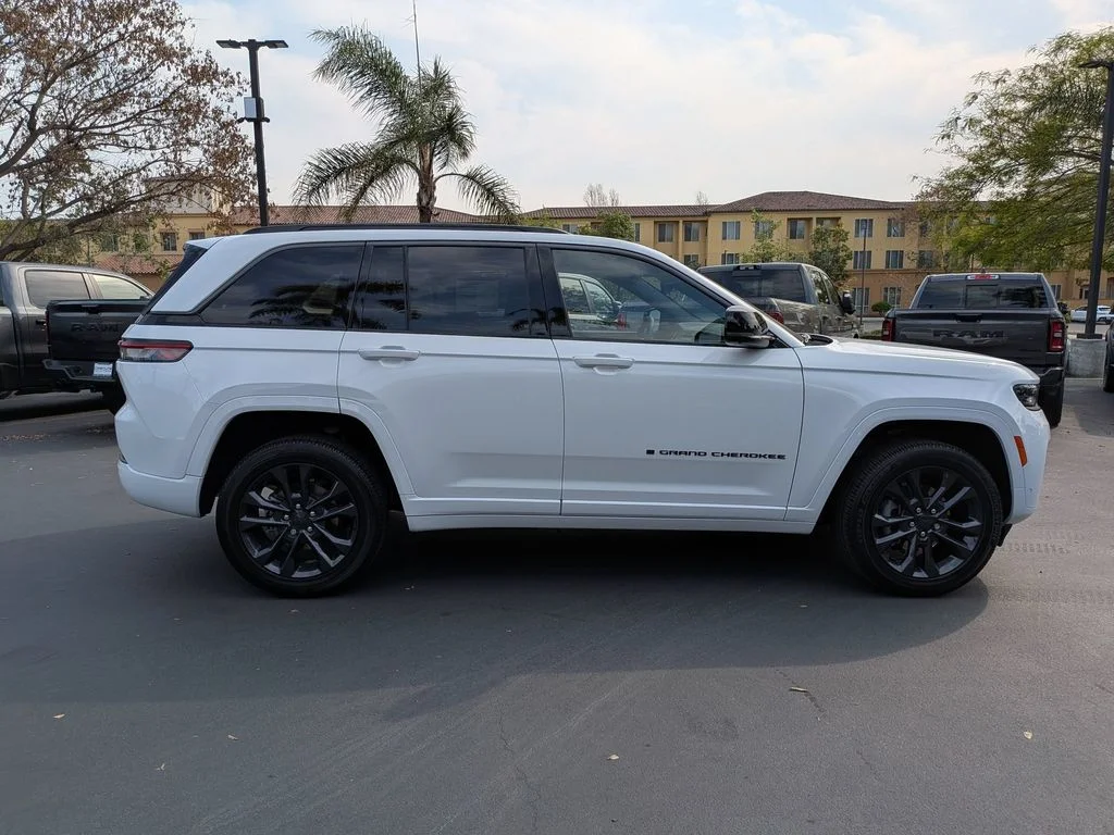 New 2026 Bright White Clearcoat Jeep Limited Reserve image 4