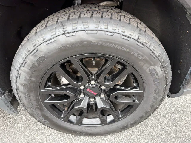 Used 2022 ONYX BLACK GMC Elevation image 12