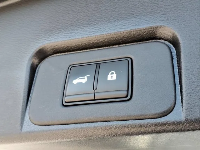 Used 2024  Nissan SV image 22