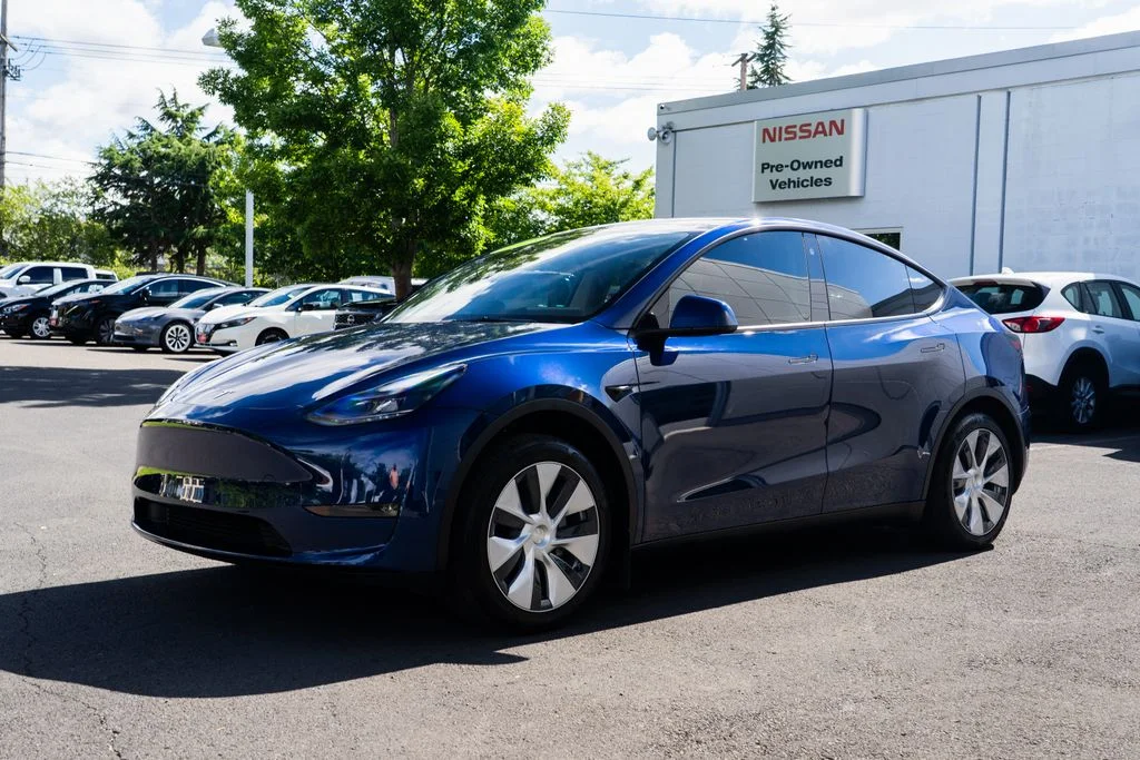 Used 2023 Blue Tesla Long Range image 3