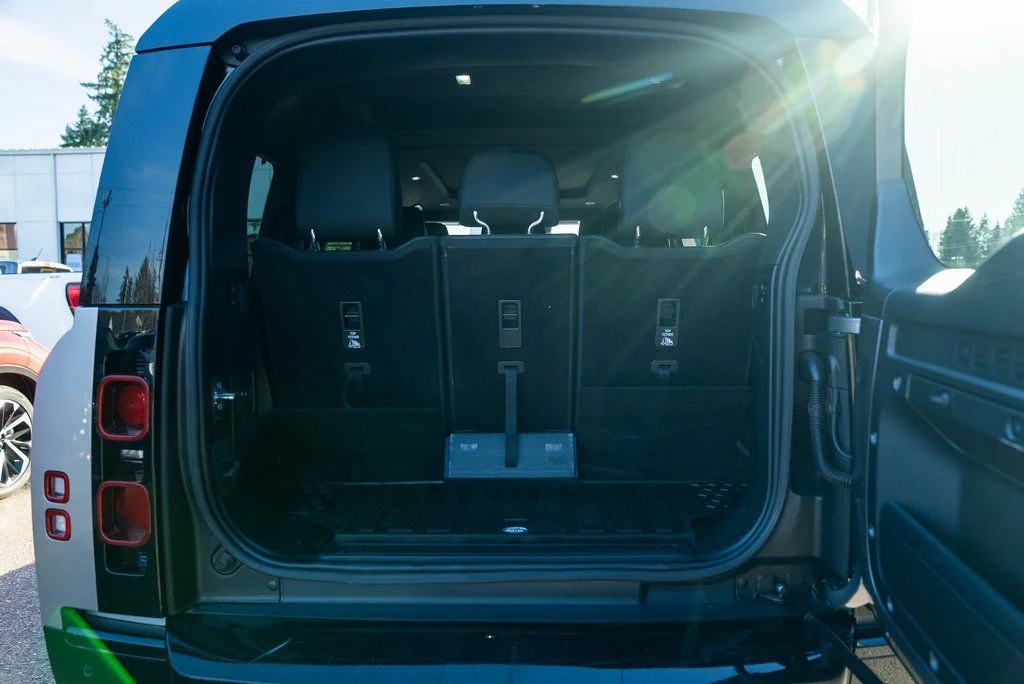 Used 2023  Land Rover X-Dynamic SE image 7