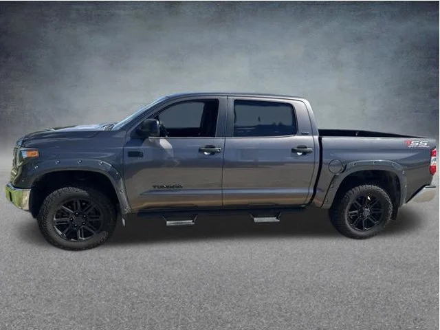 Used 2018 Gray Toyota SR5 image 7