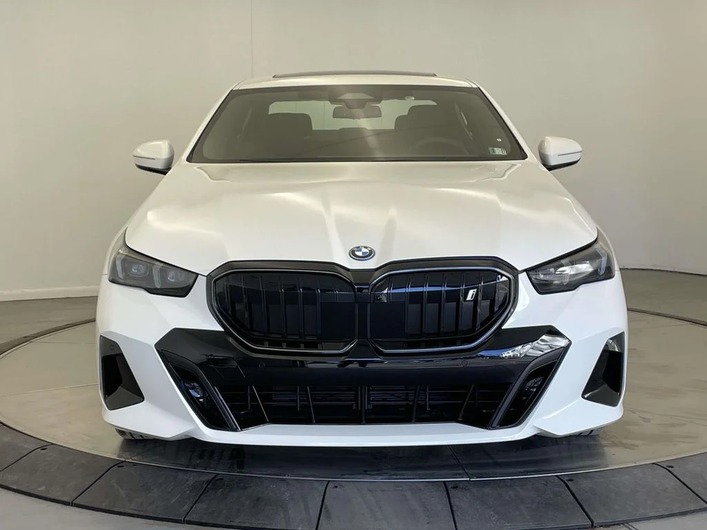 New 2026 White BMW xDrive40 image 8