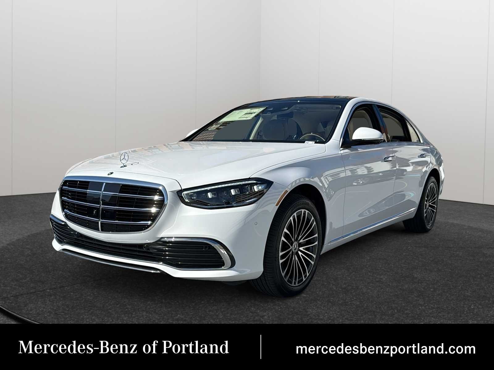 New 2026 MANUFAKTUR Moonlight White Metallic Mercedes-Benz S 580 image 1