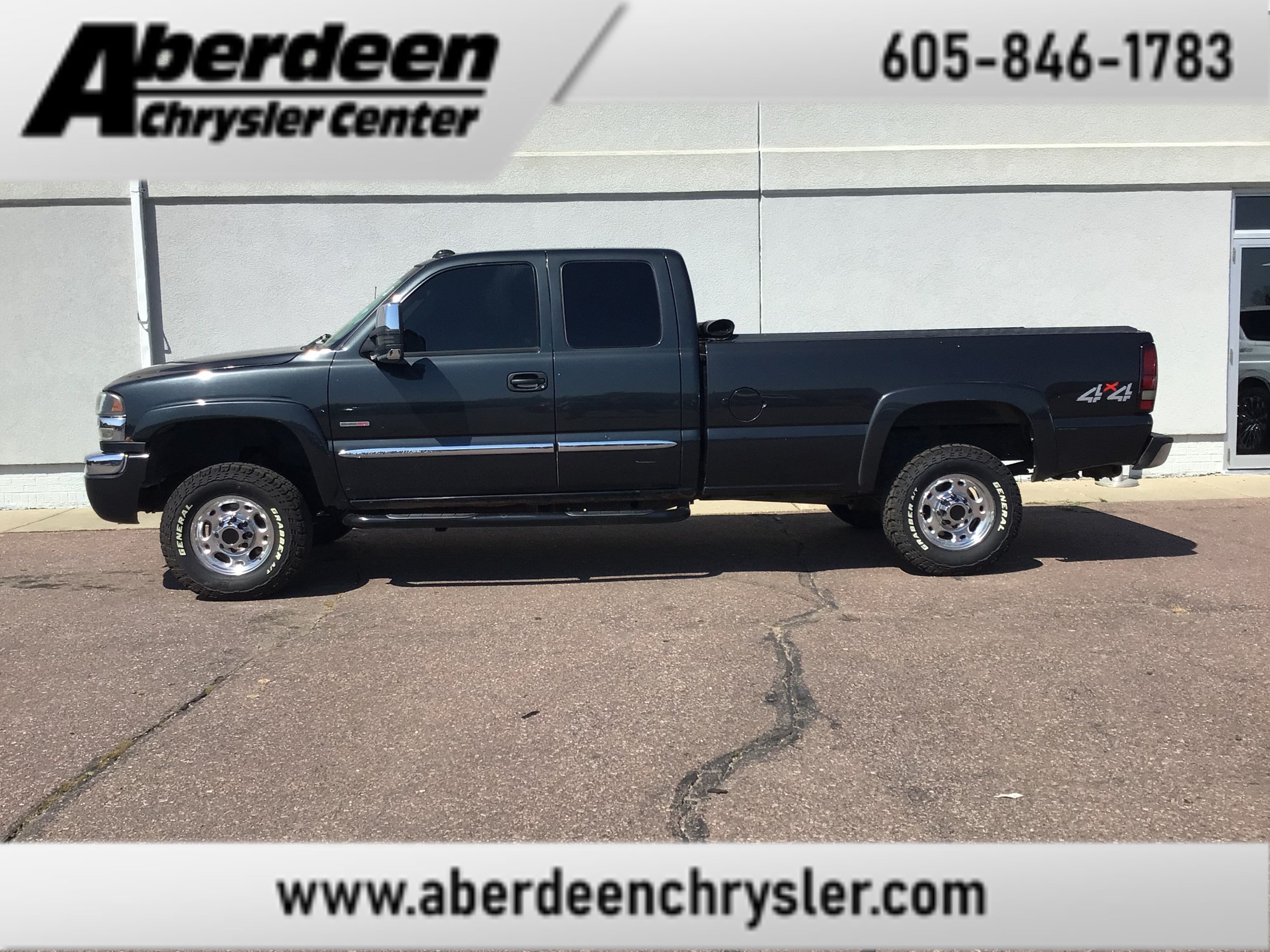 Used 2004 Black GMC SLE image 1
