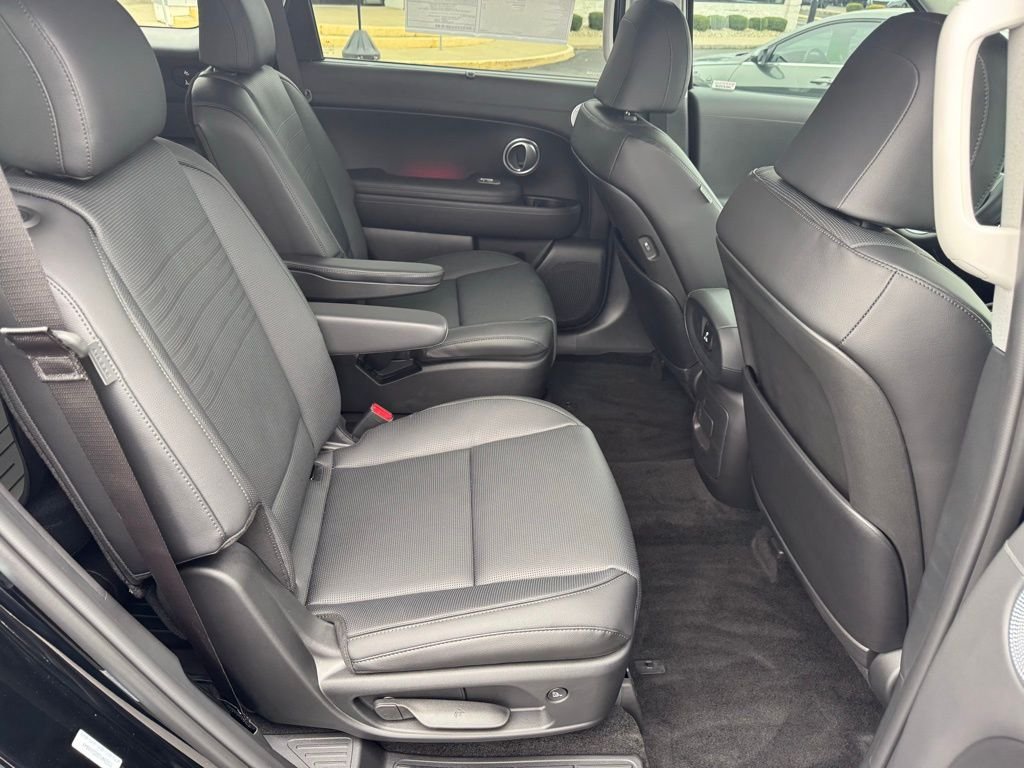 New 2026 Abyss Black Hyundai Limited AWD image 25