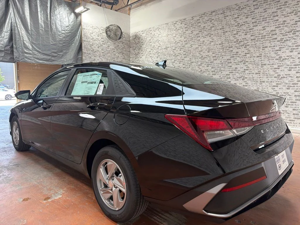 New 2026 Abyss Black Hyundai SE image 5