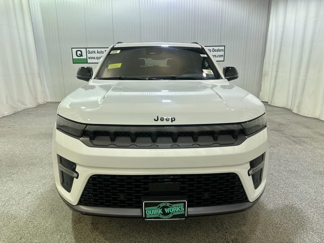 New 2026 Bright White Clear-Coat Exterior Paint Jeep Limited Altitude image 2
