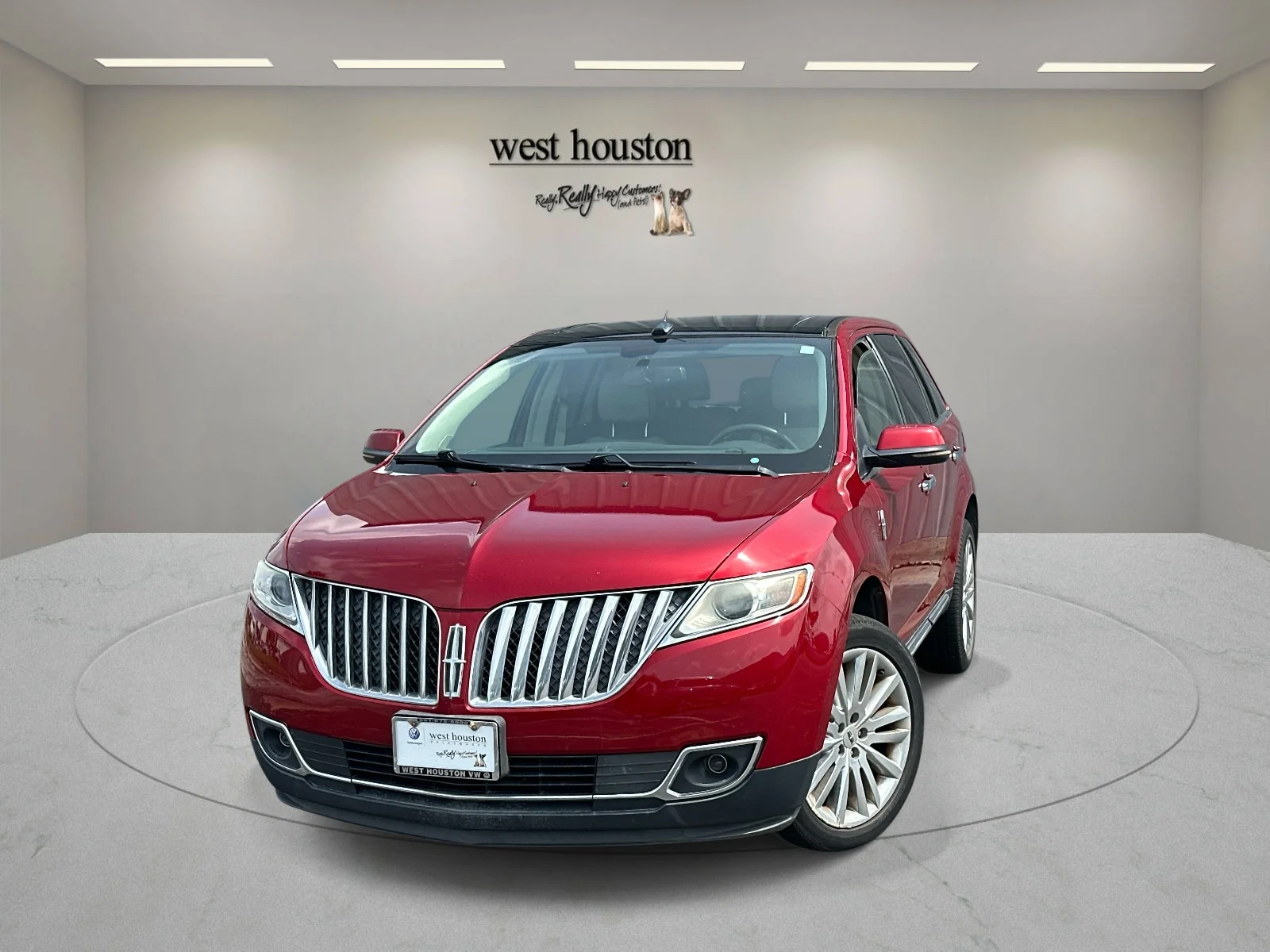 Used 2013 Red LINCOLN FWD 4dr image 1