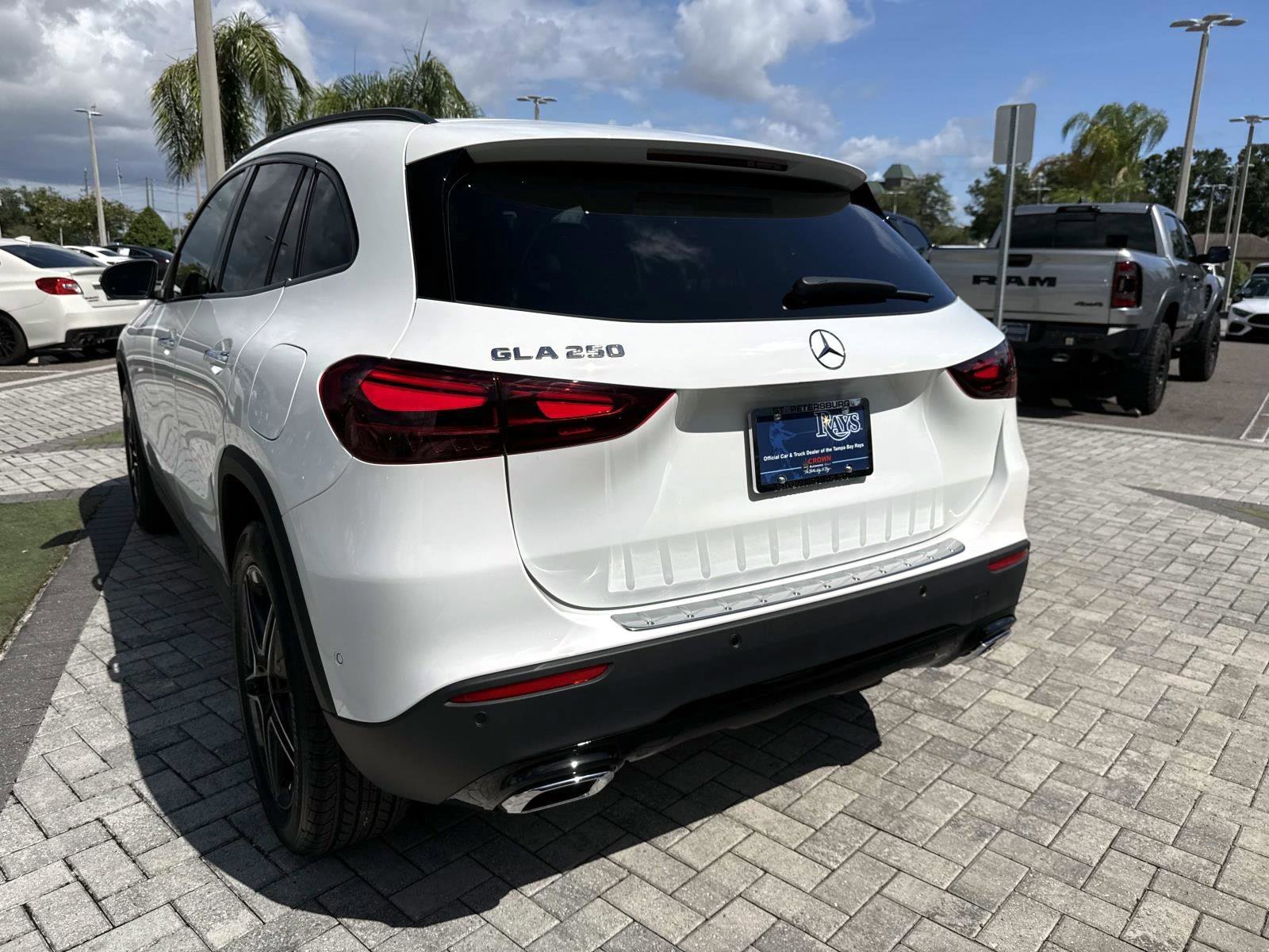 New 2026 Polar White Mercedes-Benz 250 SUV image 9