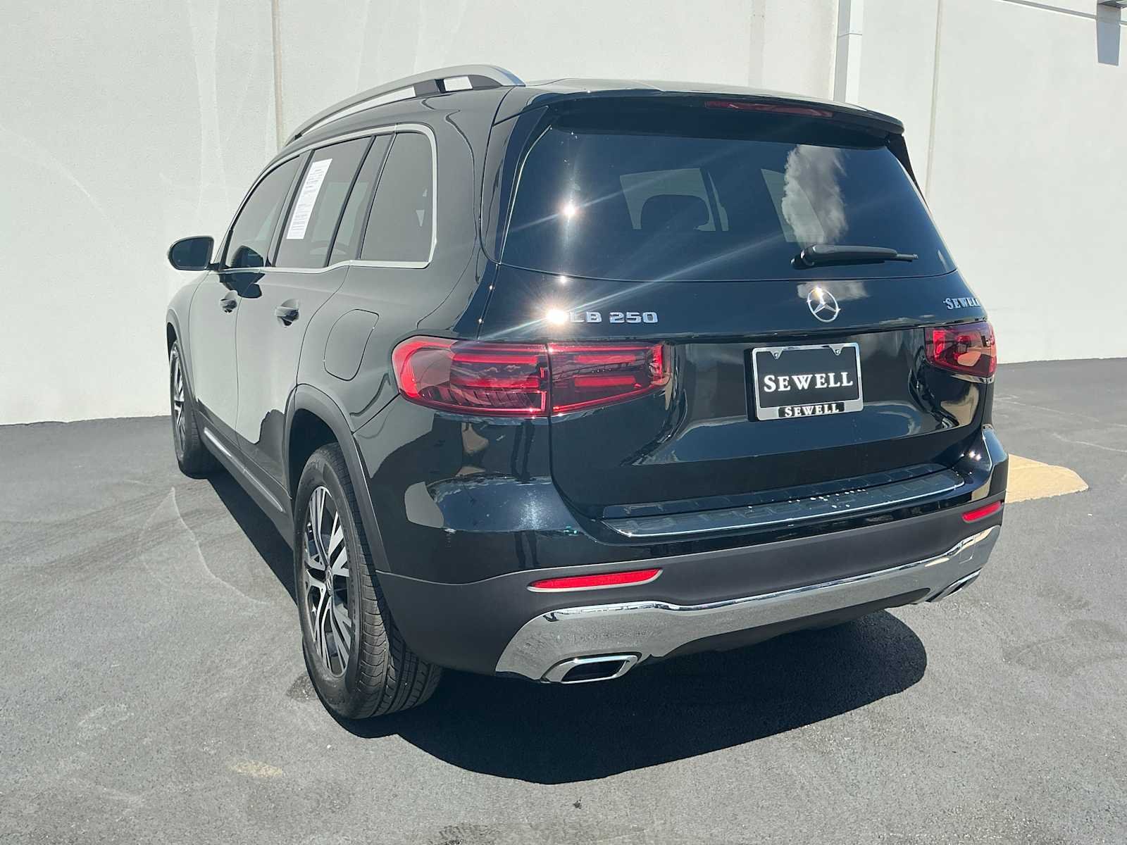 Used 2026 Night Black Mercedes-Benz GLB 250 image 6