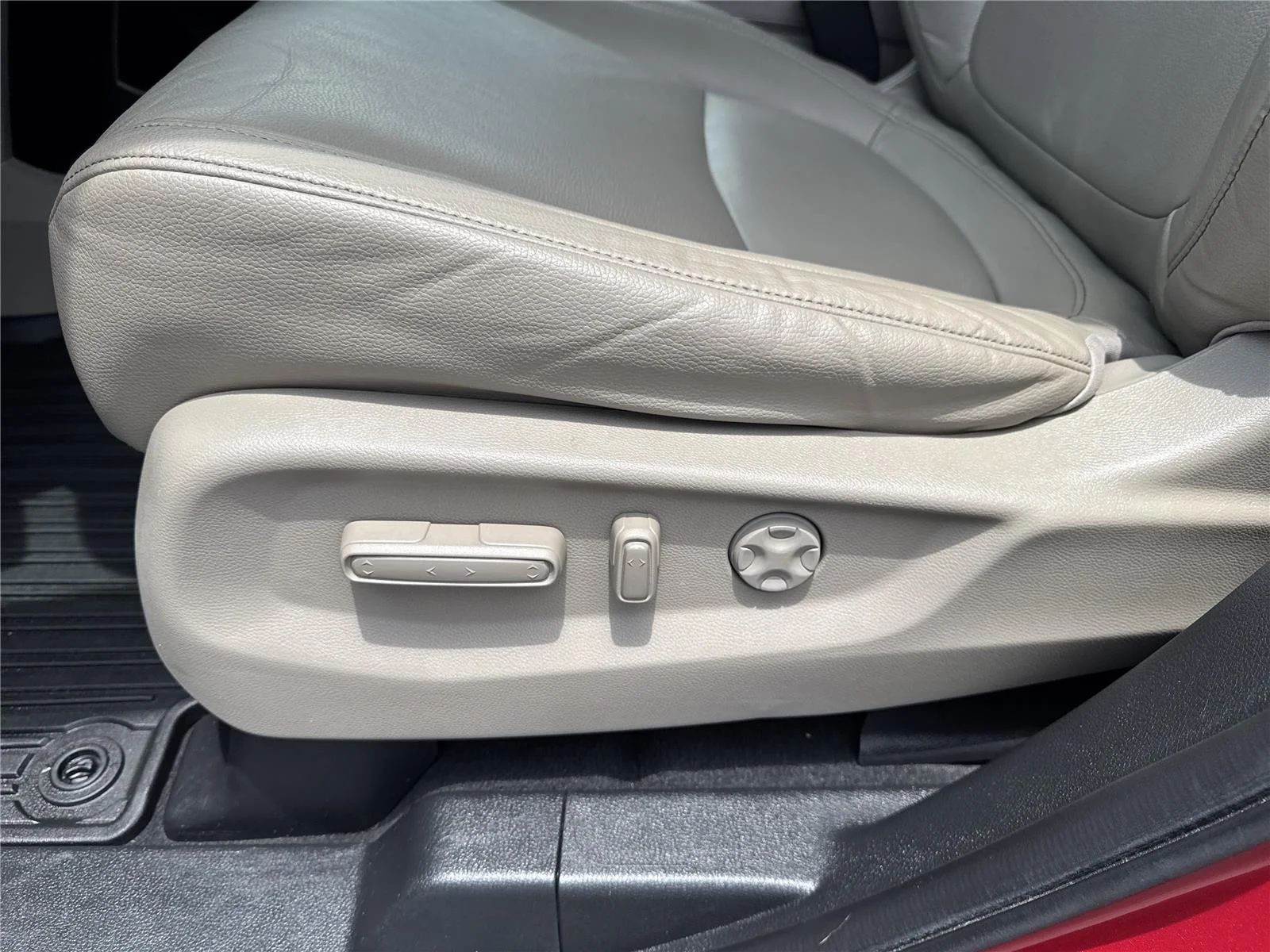 Used 2024 Radiant Red Metallic II Honda Touring image 13