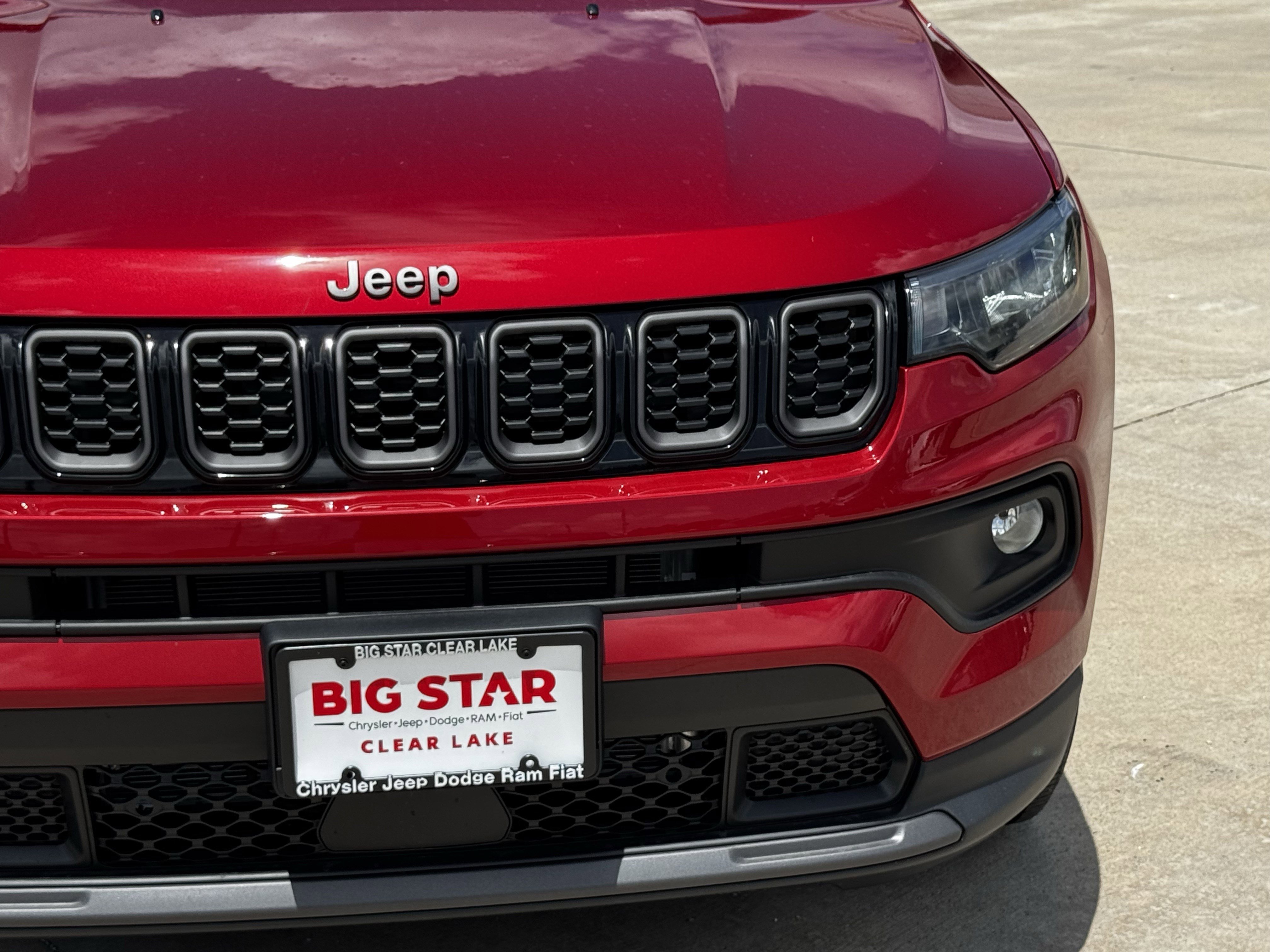 New 2026 Red Hot Pearl-Coat Exterior Paint Jeep Latitude Altitude image 4