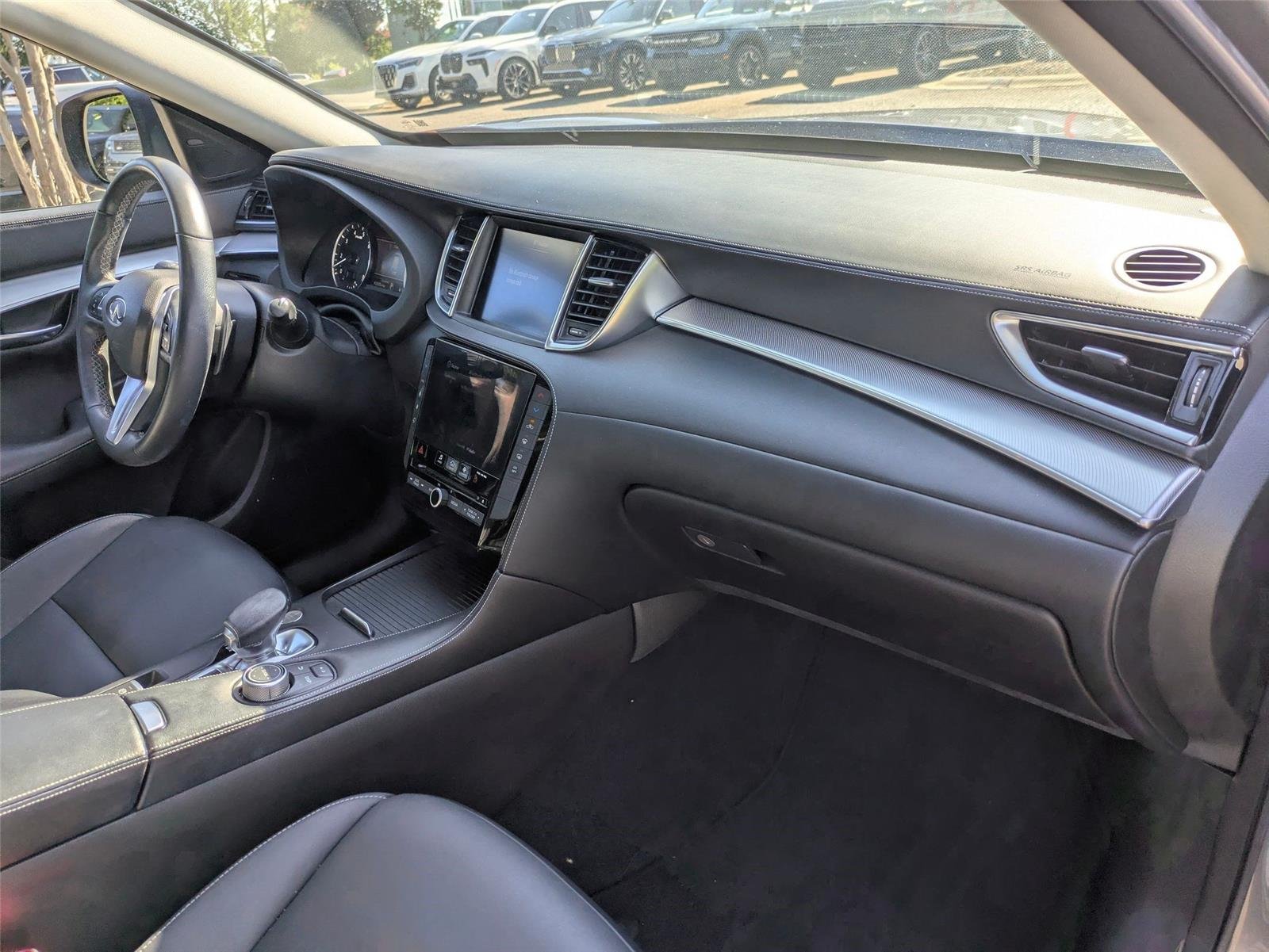 Used 2020  INFINITI  image 34