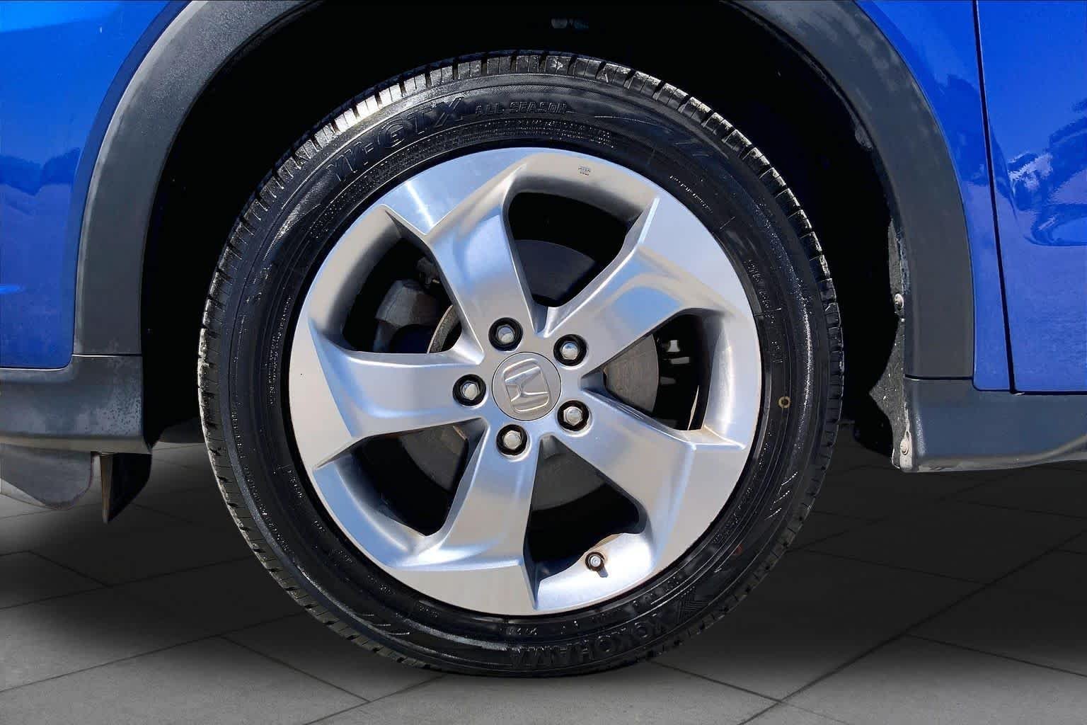 Used 2018 Aegean Blue Metallic Honda LX image 11